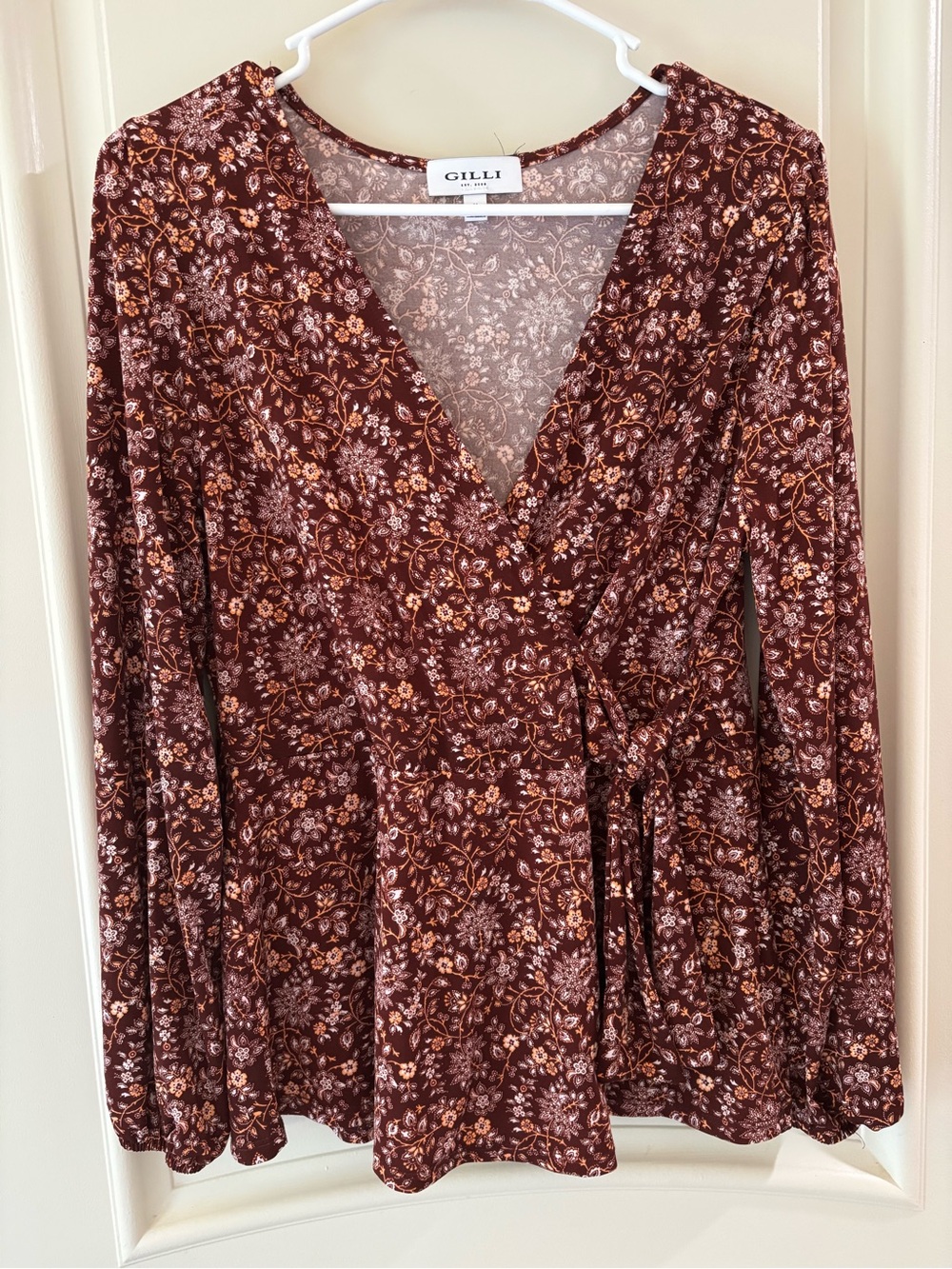 Gilli Women's Brown Floral Wrap Top Size Medium